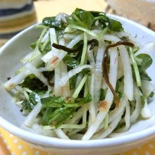 混ぜるだけでどんどん美味しくなる♪ 大根と豆苗の無限サラダ