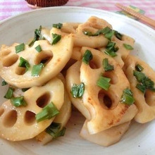 手がのびるヤミツキの美味さ♪ れんこんのバタポン炒め