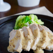 鶏胸肉のミルク煮 濃厚粒マスタードソース