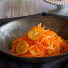 サラダにすると相性が良い野菜(人参、キャベツ)×果物(柑橘、りんご)レシピ♪