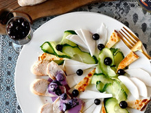 これうまサラダチキン♡ブルーベリーソースがけ【圧力調理バッグ・電子レンジ】