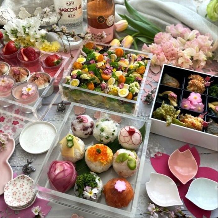 華やかに飾って!おうちで楽しむお花見弁当!