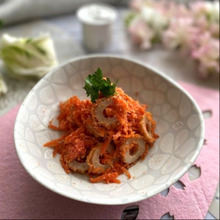 あと一品やお弁当に! レンジで作る人参とちくわの明太子和え