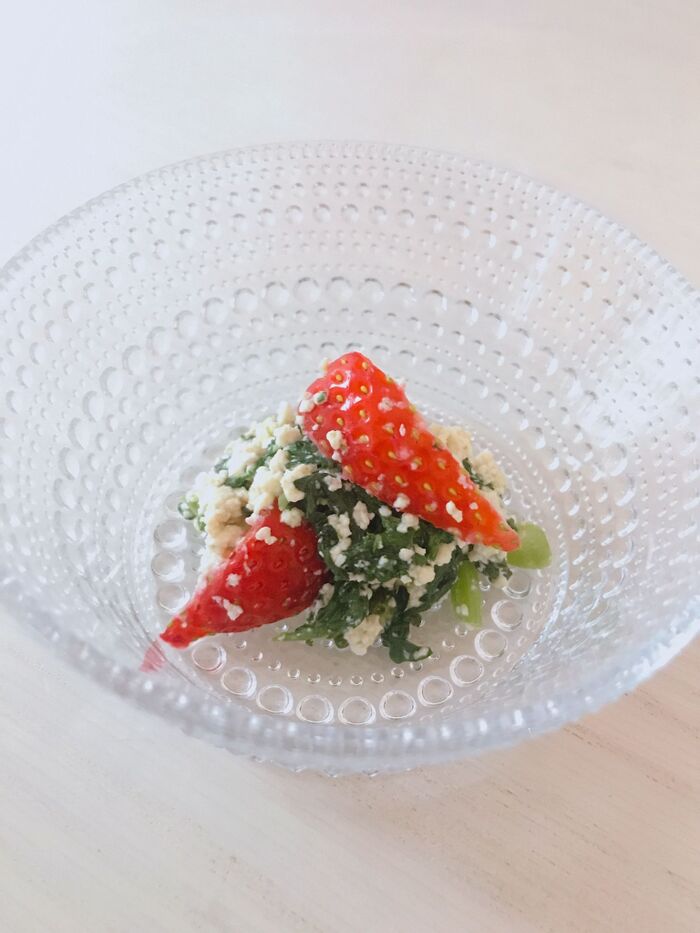 いちごと春菊の白和え