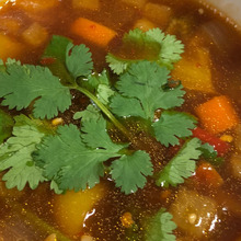 フルーツでトムヤンクン風スープ アジアの香り。