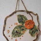 ♡手作り陶器の掛け時計♡薔薇〜100均の麻ひもを使って壁に掛けます！