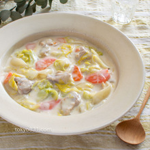 鶏肉と春キャベツのクリームシチュー。野菜たっぷりのおかずスープ!ルー不使用。