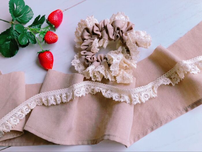 スカート裾上げ〜カットしたハギレで簡単レースシュシュ♡