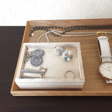 木箱をアクセサリー収納にして、選びやすく◎