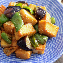 焼肉のタレで簡単に!厚揚げとなすとピーマンの甘辛炒め/食材3 つ