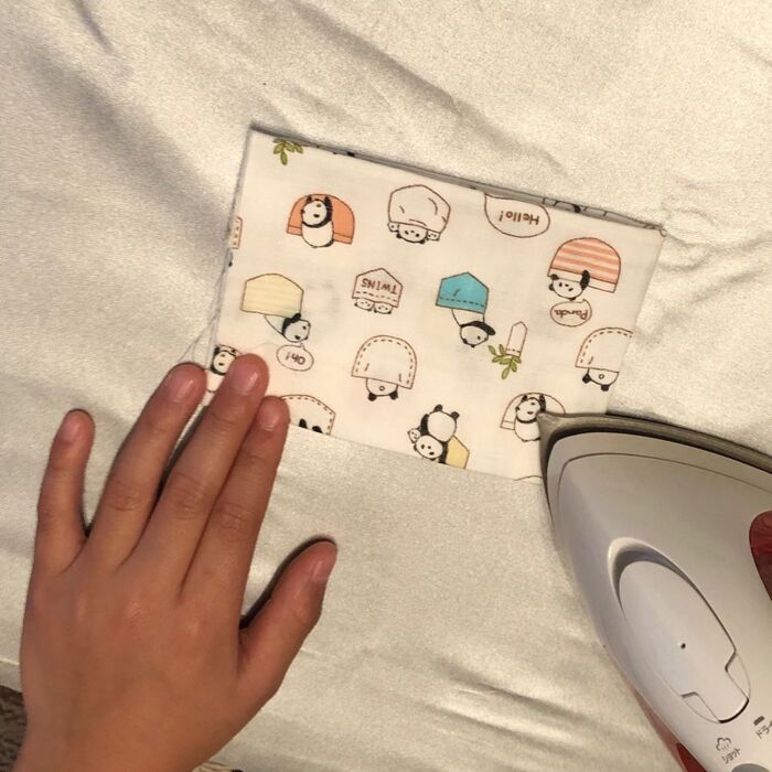 ②横に3つに折る