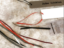 洋服の値札についているサテン【紐】を再利用!リボンでイメチェン♡