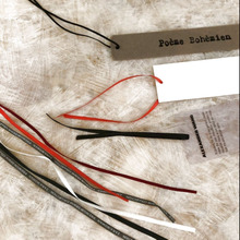 洋服の値札についているサテン【紐】を再利用!リボンでイメチェン♡