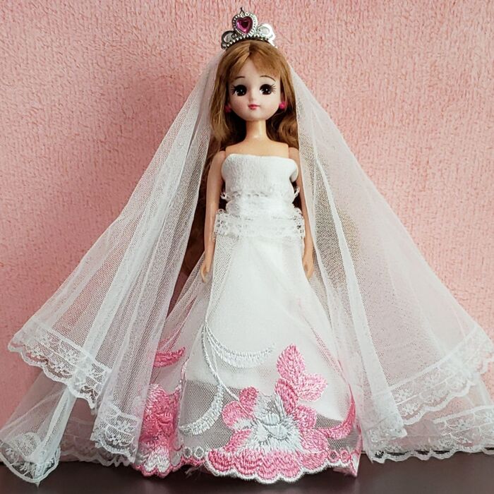 はぎれでも髙見えリカちゃんのウェディングドレス