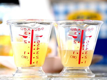 柑橘はレンチンしてから絞る!?劇的に果汁が絞れる【ひと手間】