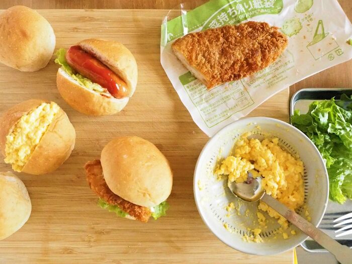 町のパン屋さんのお総菜パンみたい!全粒粉入り丸パンでお手軽サンドをつくろう♪