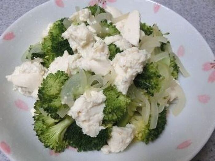 4.野菜と豆腐を盛る