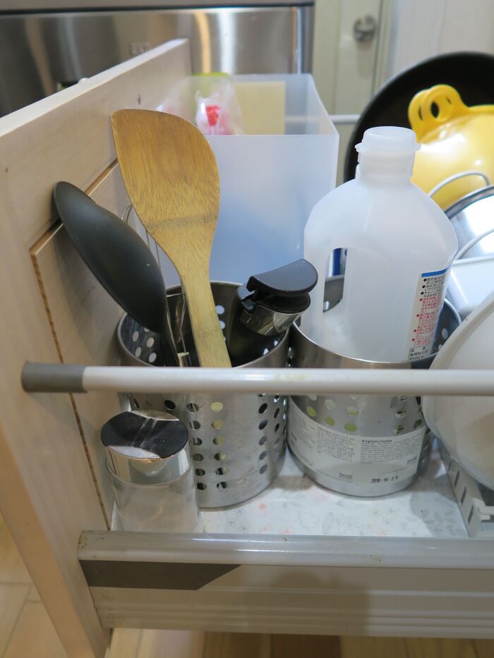 コンロ下の引き出しは高さを有効活用!