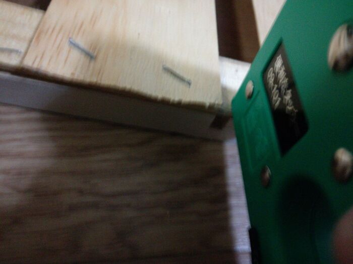 タッカーで打つ