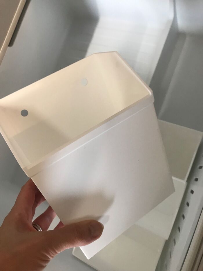 野菜室の仕切りグッズも拭き上げ