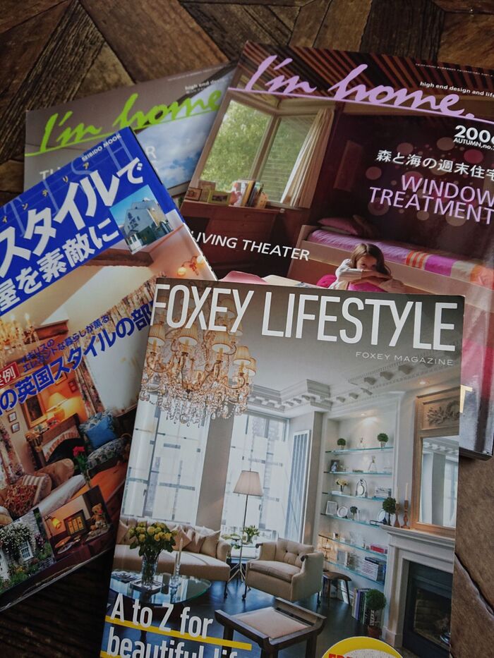 インテリア雑誌を見つける