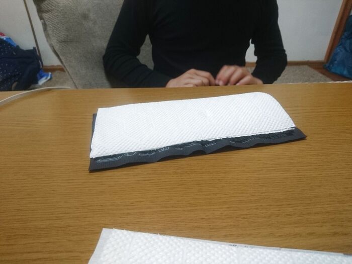 1、2枚のナフキンを重ねます