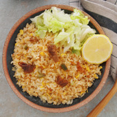 冷凍食品アレンジで満足ランチ!「炎のチャーハン シャキシャキレタス添え」