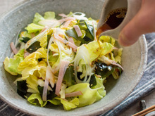 春キャベツの中華サラダ。ポン酢+ごま油+白ごまの簡単ドレッシングで♪