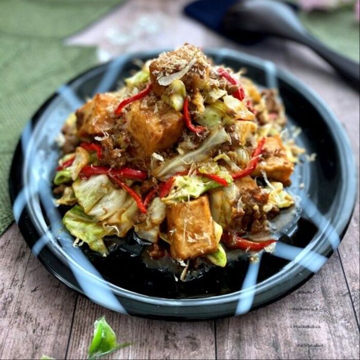 厚揚げ入りでボリューム満点!春キャベツの肉味噌炒め