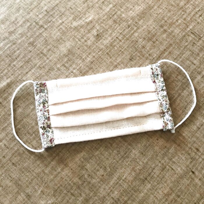 お気に入りのはぎれをワンポイントに!! ダイソー「ガーゼタオル」で手作りマスク♪