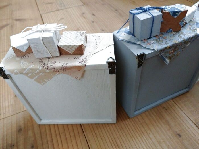 ボックス上にはぎれ(大)を2枚ずらして・重ねて貼ります。