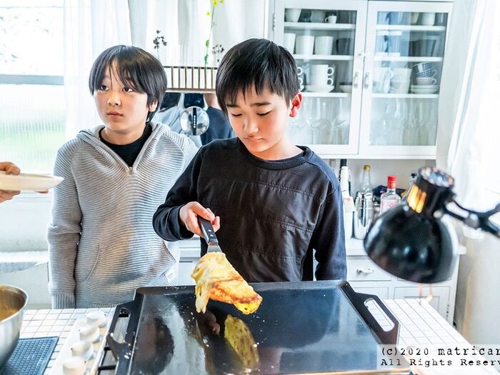 まずは、発酵バターとシュガーのシンプルクレープを作ってみる息子