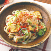 冷凍うどんで満足ランチ!「キャベツとちりめんじゃこの焼きうどん」