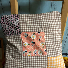 ハギレと余った毛糸でクッションができた✨