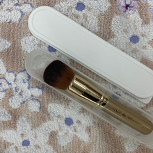 愛用のメイクブラシをそのまま携帯!