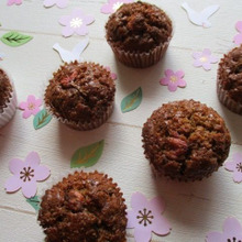 我が家で作り続けている自慢の黒糖カップケーキに桜の花を♪桜の風味と塩っけがたまりません♪