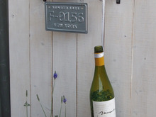 ワインのボトル底をくりぬいて→ → お花を植えて、、、外用インテリアに~~!