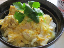 ダイエットに節約に!♡調味料1本で難しいこと抜き♡上品で激ウマな!山椒香るヘルシー鶏むね肉の親子丼♪