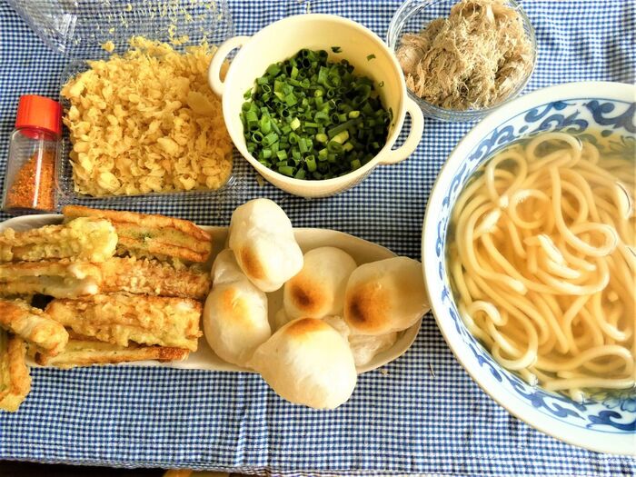 具材を並べて、さあどうぞ!!