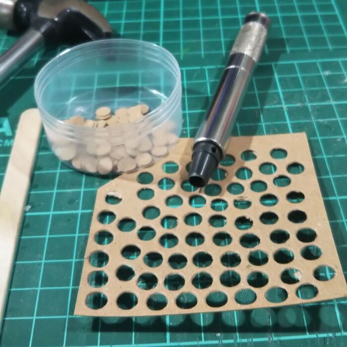 丸太両端の仕上げ準備。