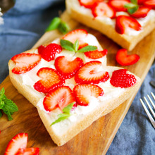 毎朝の元気投入に!パッと花咲く!ハニーイチゴトースト