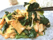 味付け1つ☆ 美肌効果♪ 厚揚げとほうれん草のキムチーズ炒め