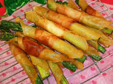 巻いて揚げるだけなのに♡美味しい♪アスパラ♡ハム♡春巻き~♪バリッ❗