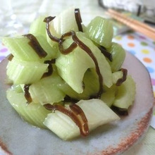 超ずぼらなのにヤミツキ♪ セロリの1分レモン漬け