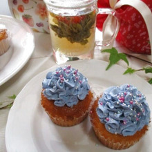 超簡単!青いクリームの作り方とレシピ♡青いカーネーションの花咲く米粉カップケーキ♪(天然色素使用)