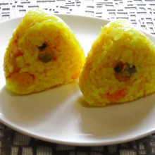 炊飯器で簡単レシピ!幸せの黄色いおにぎり≪シーフード≫