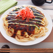 ごっつ旨い!お好み焼・たこ焼アレンジレシピ「モダン焼風 うどんぶた玉」