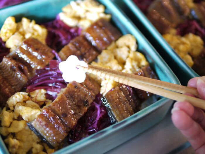 ウナギ少な目うな重に乗せてみたっ!