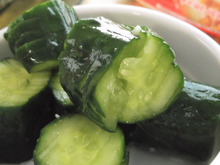 【切って漬けるだけ♪】きゅうりの にんにく白だし浅漬け