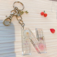 レジンイニシャルキーホルダー